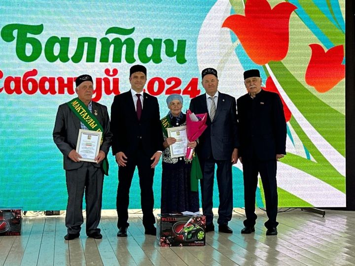 Райондашларыбызга Балтач Сабантуенда «Мактаулы гражданин” исеме бирелде