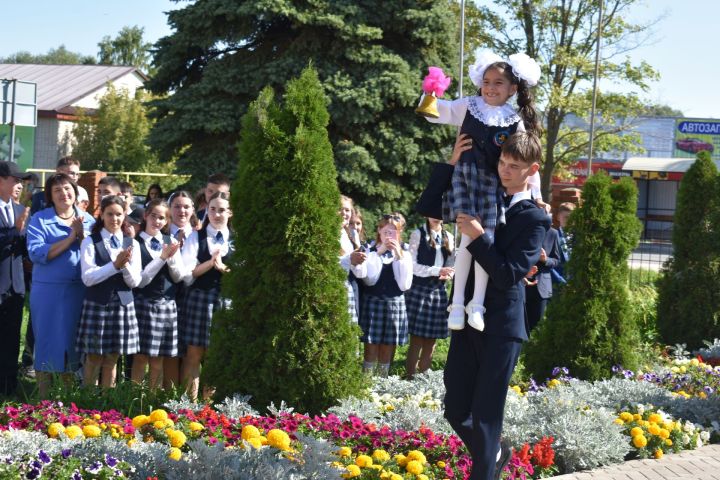 Карадуган гимназиясендә дә беренче кыңгырау чыңлады (+ бик күп фото)