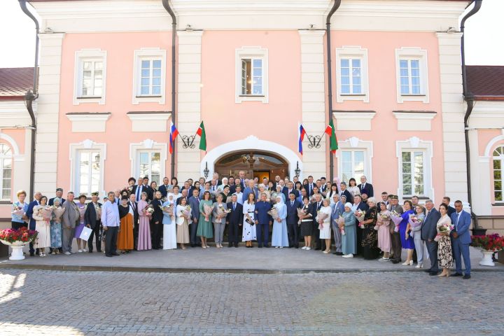 Галиевлар гаиләсе Рәисебез гаиләсе белән очрашуда булды