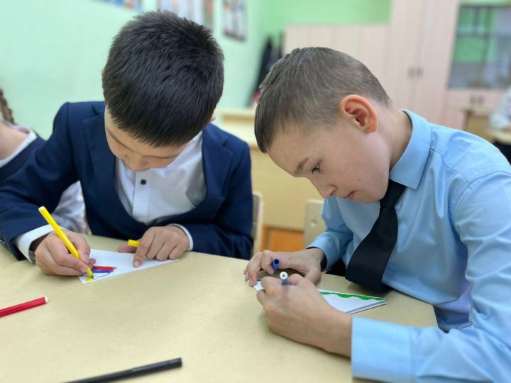 «Фронттагылар безнең хатларны бик көтәләр!»