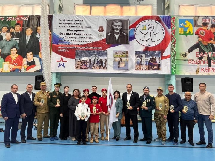 Балтачта махсус хәрби операциядә һәлак булган сержант Фәнзил Шакиров истәлегенә кул көрәше буенча район беренчелеге узды