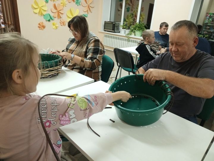 Балтачта әтиләр дә кәрзин үрә