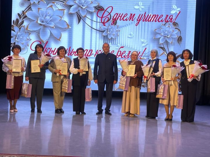 Балтачта укытучылар һәм тәрбиячеләрне хөрмәтләделәр