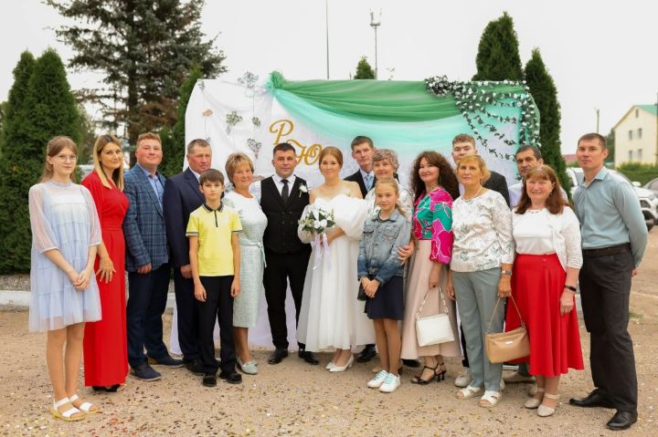 Сөенче! Хезмәттәшебез тәүге тапкыр әни булды