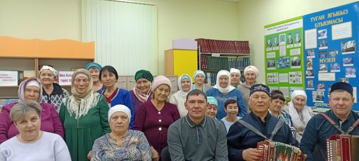 Борнак авыл китапханәсендә «Дөнья матурлыгы - әнкәйләрдә» исемле кичә үткәрелде