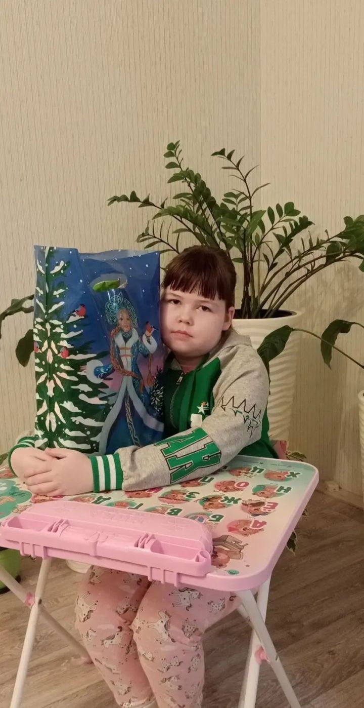 Балтач үзәк  хастаханәсе профсоюзы хезмәткәрләренең мөмкинлекләре чикләнгән балаларын бүләкләр белән куандырган