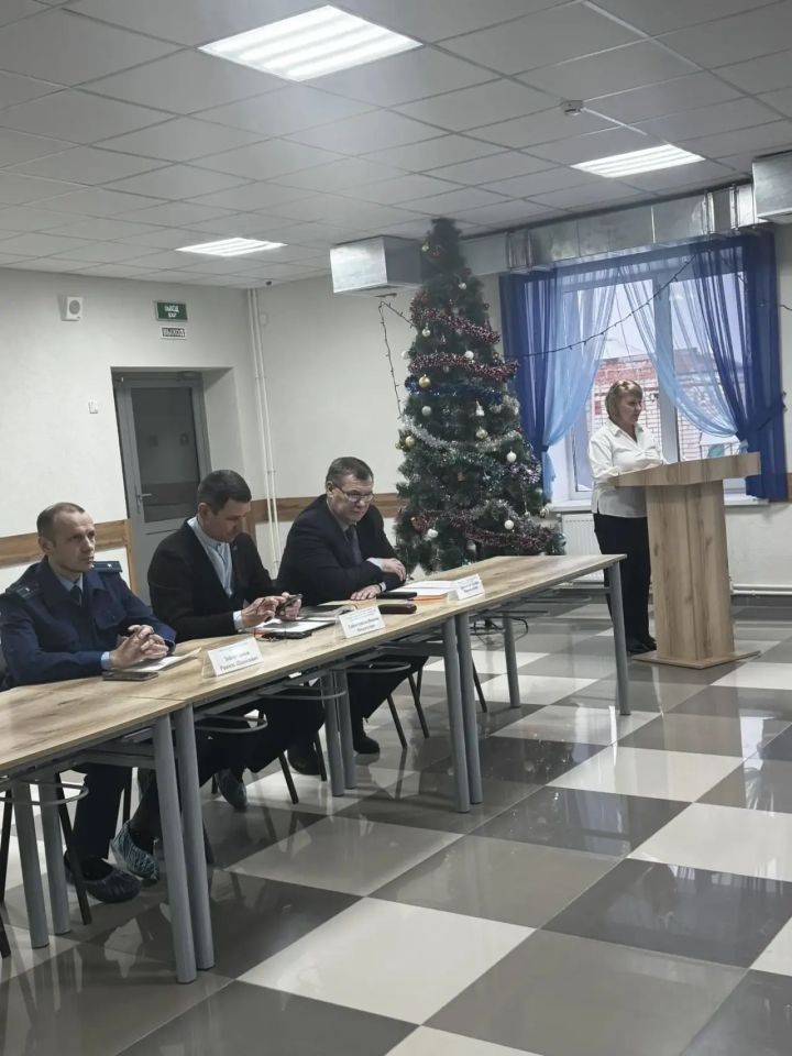 Аграр көллияттә балигъ булмаганнар белән эшләү һәм аларның хокукларын яклау комиссиясенең киңәйтелгән утырышы узды