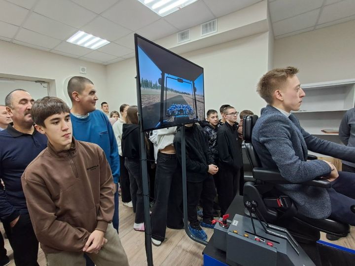 Арча аграр-сәнәгать һөнәр көллиятенең 2нче филиалында укучылар, ата-аналары кунакта булды