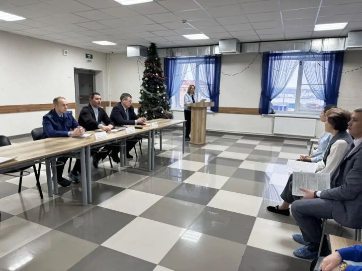 Аграр көллияттә балигъ булмаганнар белән эшләү һәм аларның хокукларын яклау комиссиясенең киңәйтелгән утырышы узды