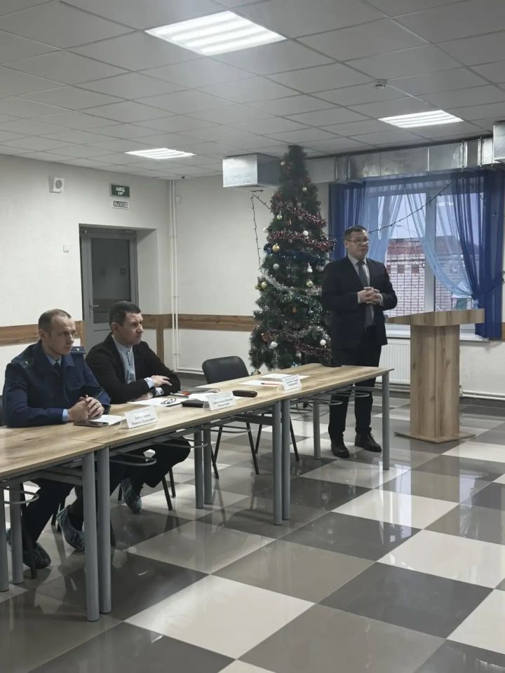 Аграр көллияттә балигъ булмаганнар белән эшләү һәм аларның хокукларын яклау комиссиясенең киңәйтелгән утырышы узды