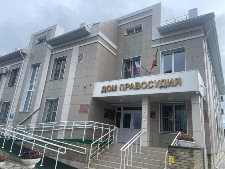 Балтачта исерек шофер юлын парк коймасы кисә