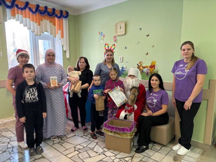 «Факел»лылар хастаханәдә дәваланучы балаларны сөендергән