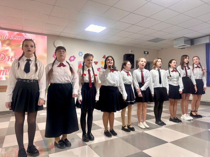 Арча аграр сәнәгать һөнәр көллиятенең икенче филиалында Әниләр бәйрәме узды