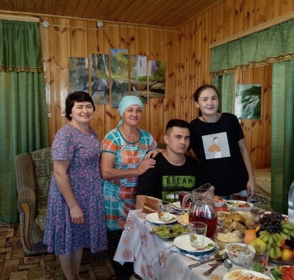 Үзе матур, үзе тәмле!