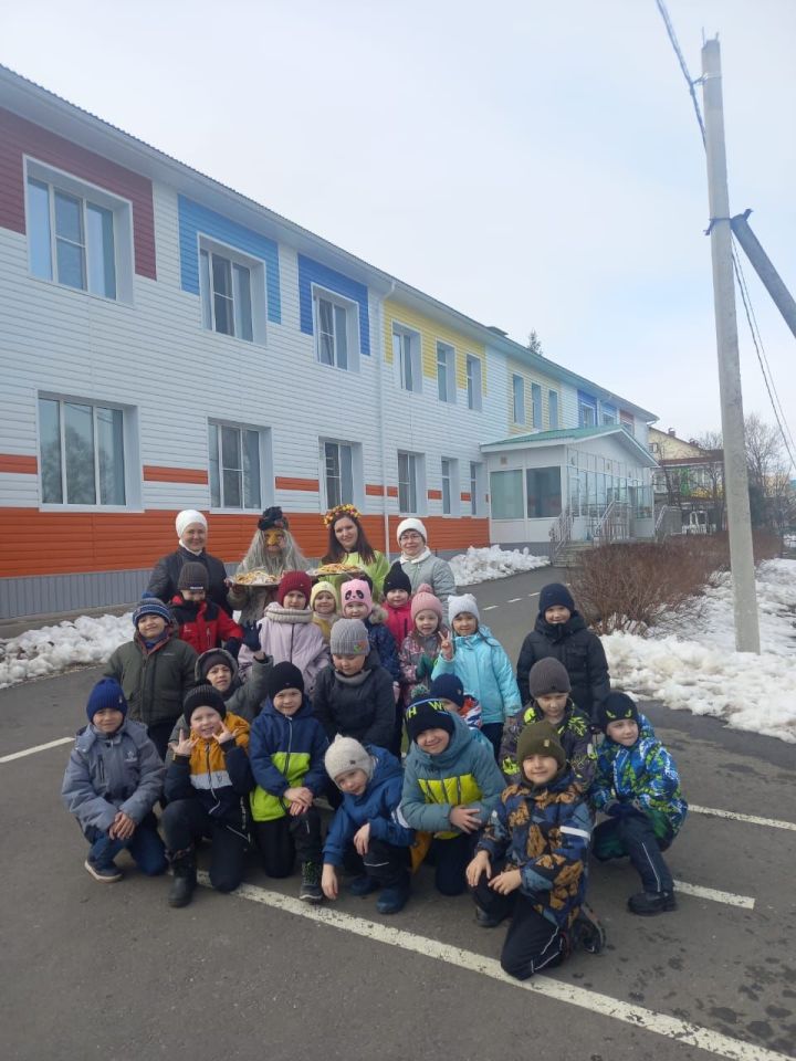 Нәүрүзне без зурлыйк, гөрләвекләр челтерәвенә кушылып җырлыйк