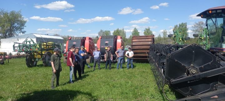 Тимирязев исемендәге хуҗалык техникалары терлек азыгы хәзерләү кампаниясенә әзер