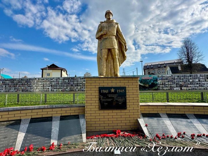 Күңелләрдә безнең яшисез