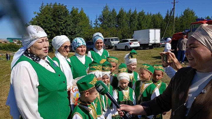 Бөрбашта мөселман балалар Сабан туе узды