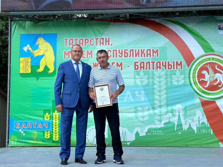 Балтач спорт мәктәбе тренеры Рәлиф Әскәров «Фидакарь хезмәт өчен» медале белән бүләкләнде