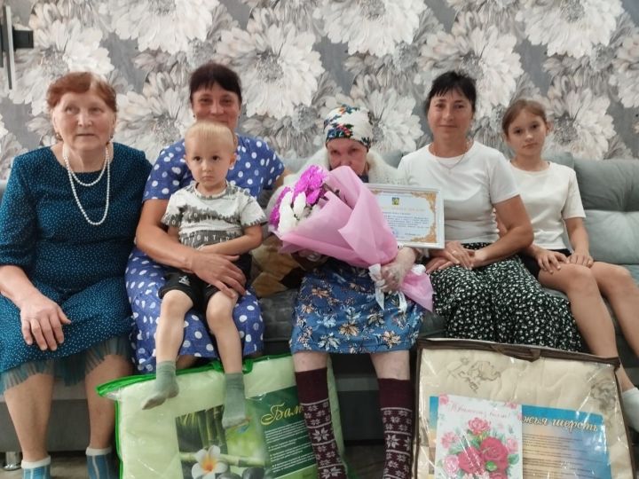 Кургем гуртын одӥг юбилярлы тросгес луиз