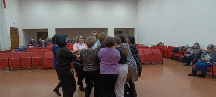 Нөнәгәрлеләр Искечә Яңа елны гөрләткән