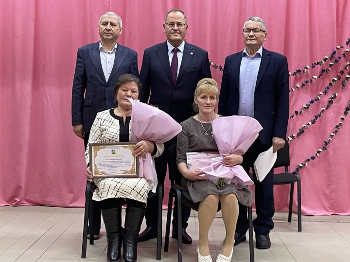 Маяк булып янар өчен