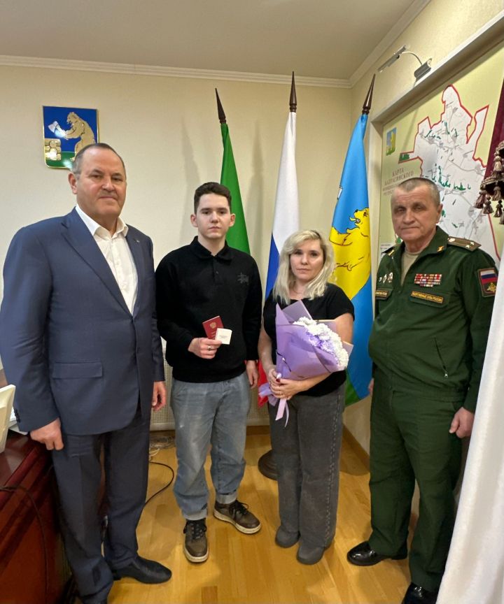 Балтачта батыр егетләрнең якыннарына «Батырлык» ордены тапшырылды