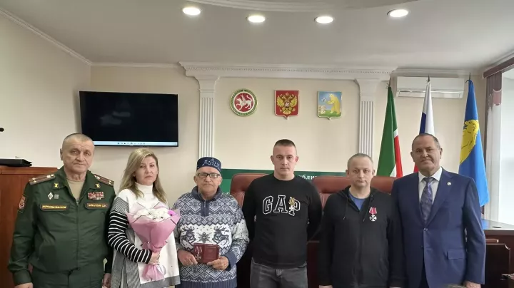 Якташ солдатларга Батырлык ордены, Изге Георгий орденының аерымлык билгесе тапшырылды