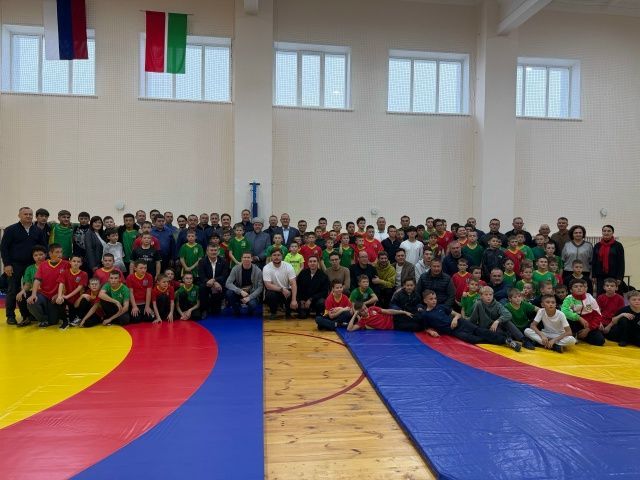 Галимуллин Рафил истәлегенә көрәш буенча турнир узды