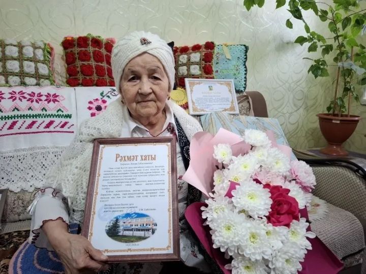 Балтачның легендар педагогына 90 яшь тулды