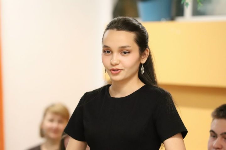 «Хыял» яшьләр үзәгендә студентлар район җитәкчелеге белән очрашты