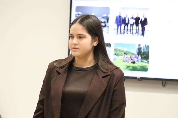 «Хыял» яшьләр үзәгендә студентлар район җитәкчелеге белән очрашты