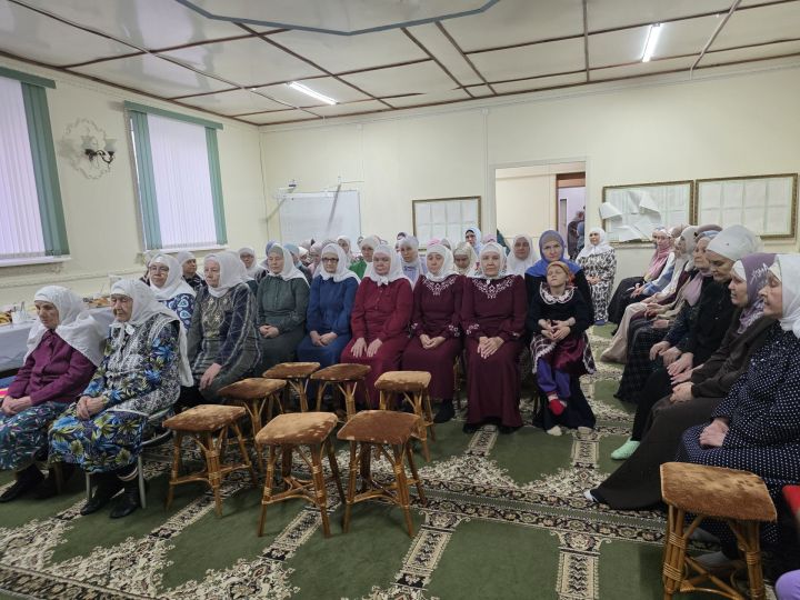 Кариле авылы мәчете көн дә диярлек шыгрым тулы булды