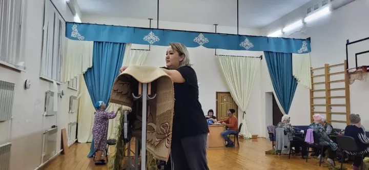 Чапшарлылар кабат сетка үргән, чәйләр тутырган