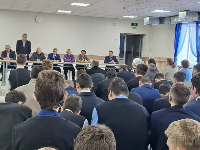 Аграр көллият студентлары районның авыл хуҗалыгы  җәмгыятьләре җитәкчеләре белән очрашты