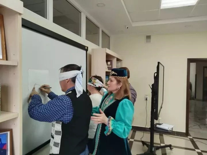 «Фикердәш» клубы вәкилләре «Язлар безгә Тукай белән килә» дип исемләнгән әдәби кунакханәдә булды