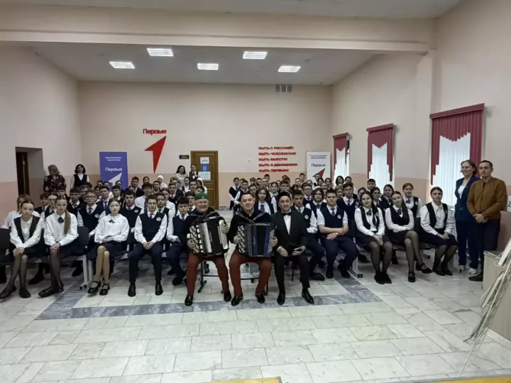 Балтач гимназиясе укучылары Татарстан һәм Башкортстанның атказанган артистлары белән очрашты