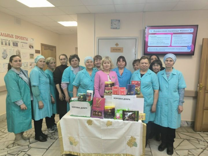 Район социаль яклау бүлеге коллективы гуманитар ярдәм әзерләүдә актив