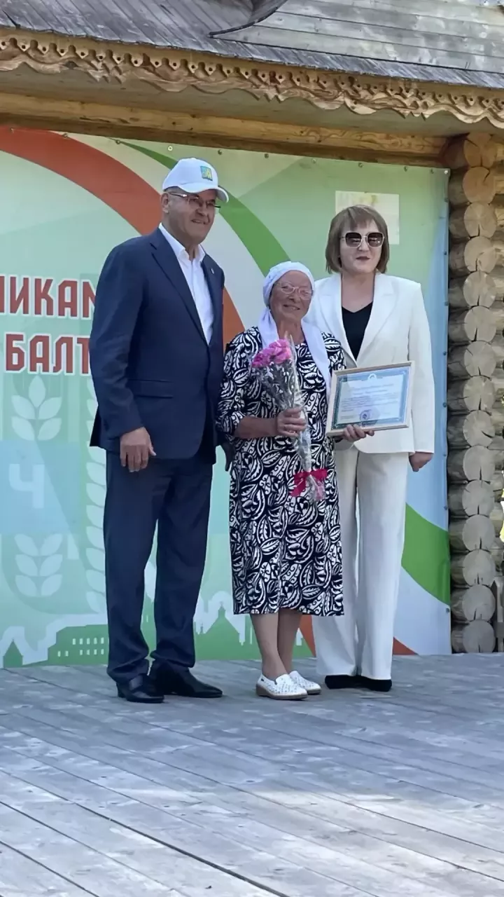 Балтачта социаль хезмәткәрләр тәбрикләнде