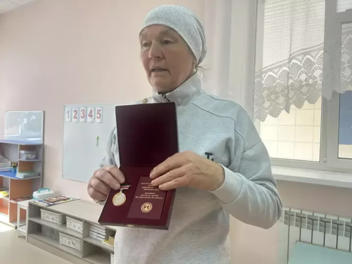 Армрестлинг буенча халыкара класслы спорт мастеры балалар белән очрашты