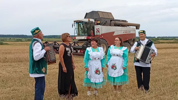 Шеңшеңәр басуларына агитбригада чыккан