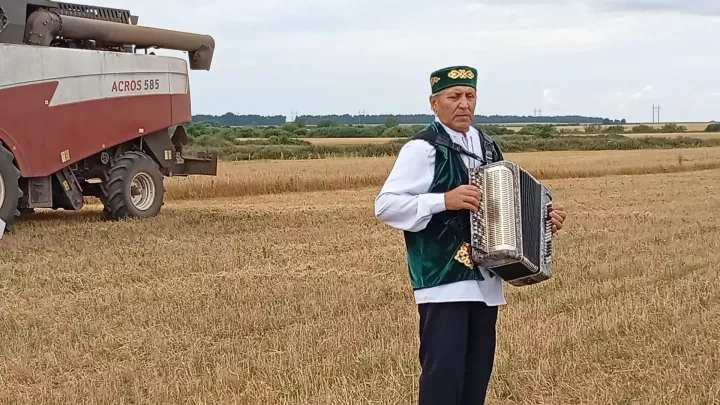 Шеңшеңәр басуларына агитбригада чыккан