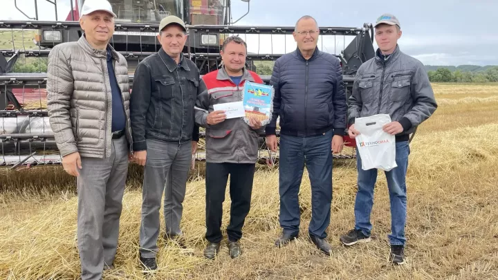 Балтачның уңган комбайнчыларына вымпеллар тапшырылды