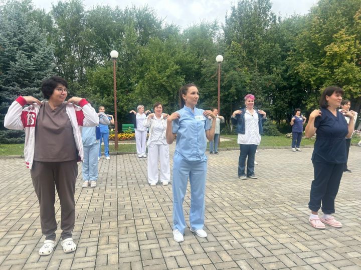Эш көне спорттан башланды: район оешмаларында зарядка дәвам итә