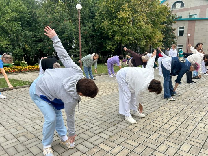 Эш көне спорттан башланды: район оешмаларында зарядка дәвам итә