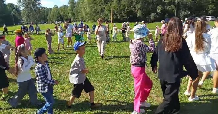 Нөнәгәрдә лагерь Сабантуй белән тәмамланган
